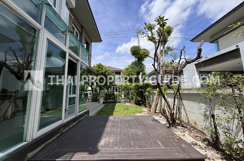 House with Shared Pool in Bangnatrad 